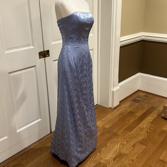 Jessica McClintock Dresses & Skirts - Jessica McClintock Strapless Long Dress Size 4. NEW with tags.